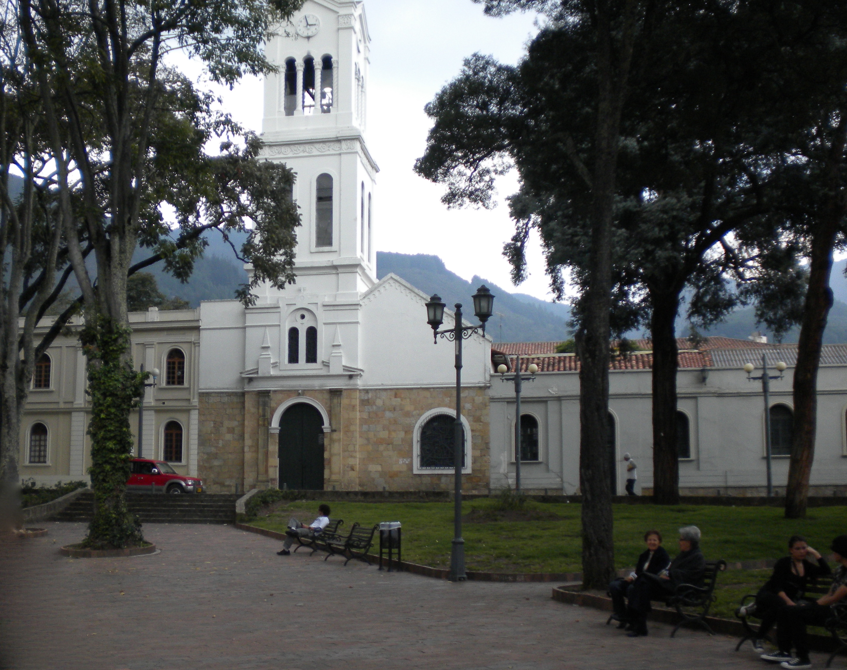 Iglesia Santa Bárbara de Usaquén | Mi Colombia